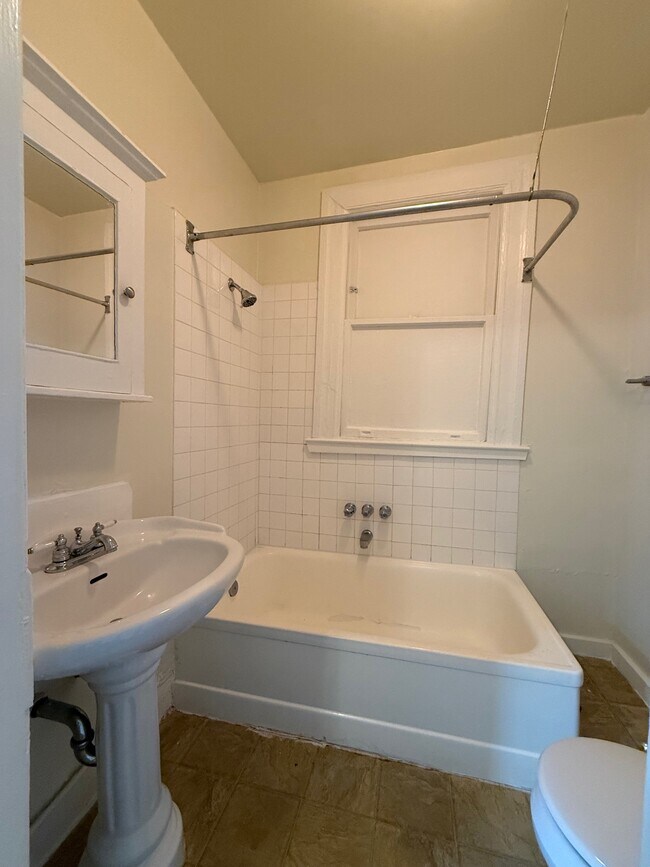 Building Photo - 694 Bush St