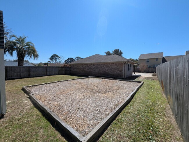 Building Photo - 2217 Calle De Pizzaro