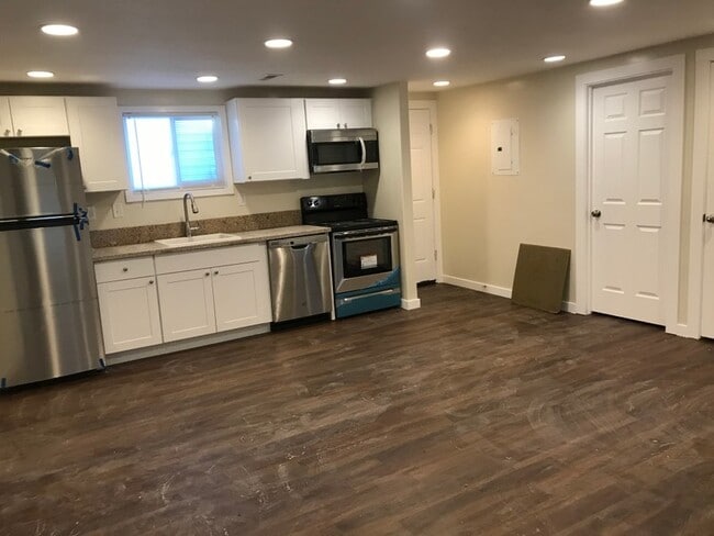 Building Photo - 647 E Quail Trl Ln