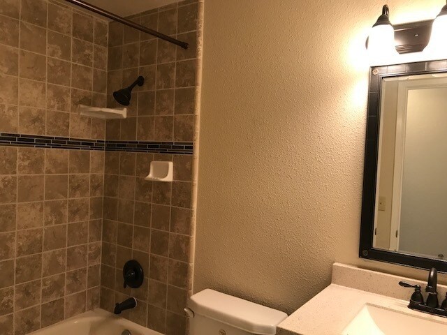 Building Photo - 870 Briargreen Ct