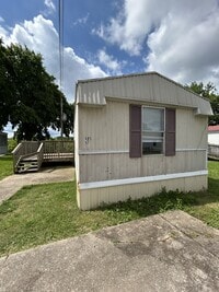 Building Photo - 405 Debby St