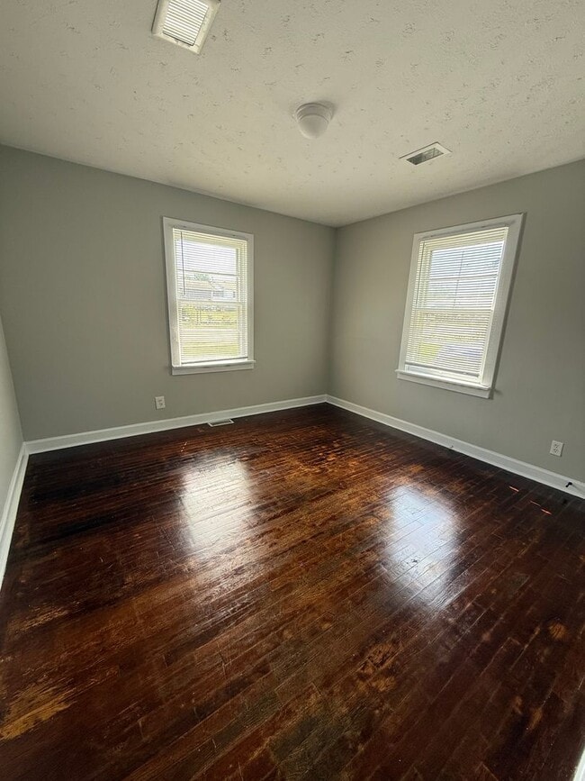 Building Photo - 705 N 2nd St