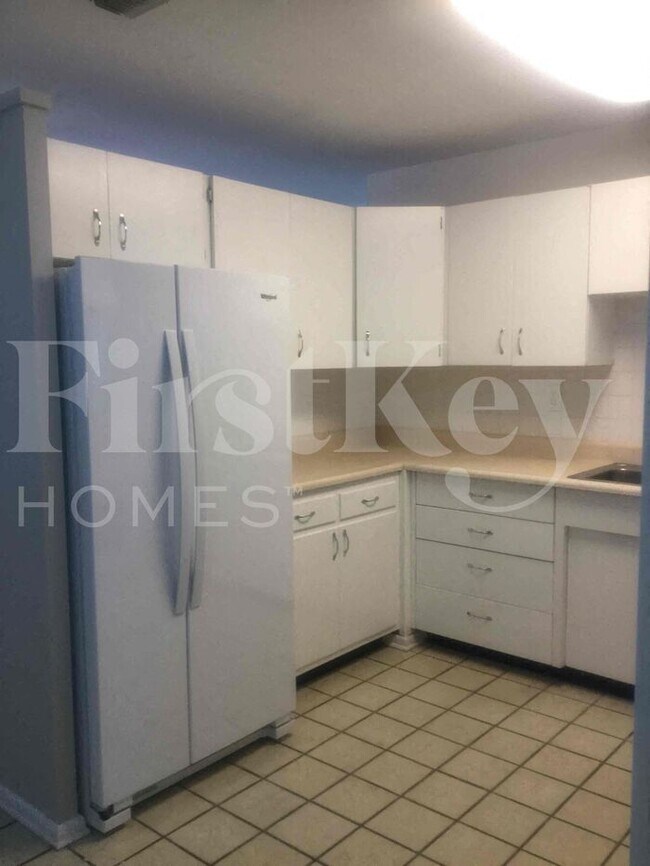 Building Photo - 609 Snowden Dr