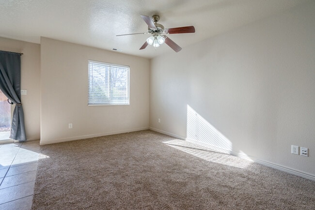 Building Photo - 3155 S Hidden Valley Dr