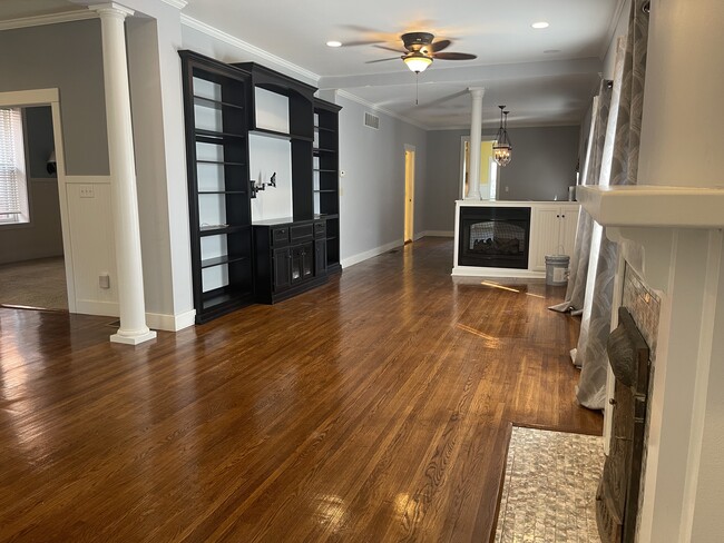 Primary Photo - 209 Cherry St