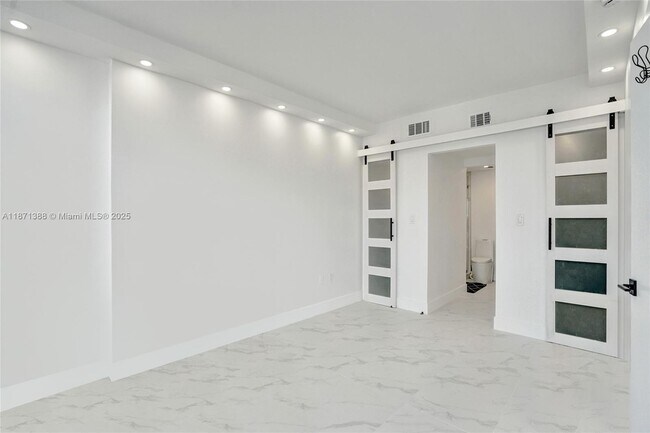 Building Photo - 1985 S Ocean Dr