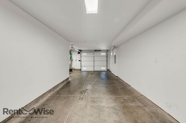 Building Photo - 298 Friedell St