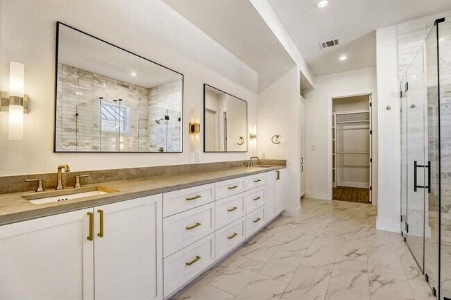 Building Photo - 9 Denbury Glen