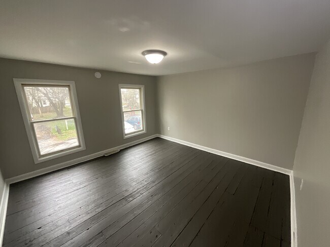 Building Photo - 224 E Mulberry Ave