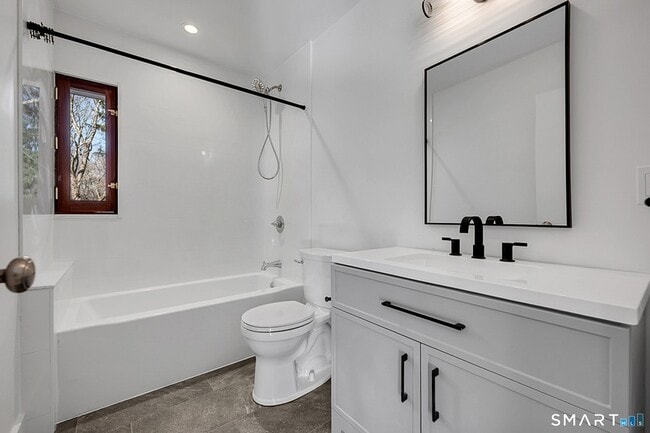 Building Photo - 220 Upper Grassy Hill Rd