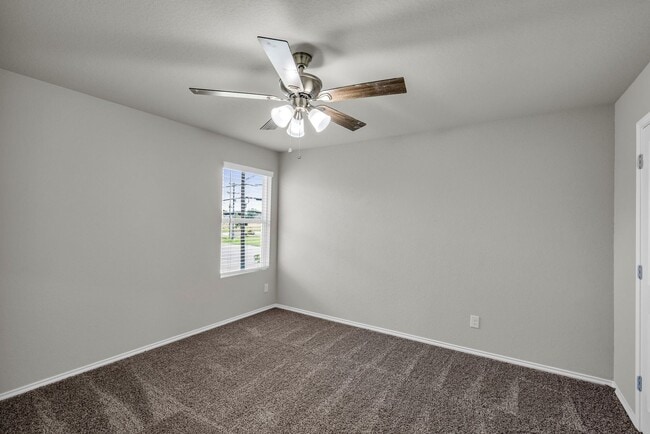 Building Photo - 4443 Red Haven Dr