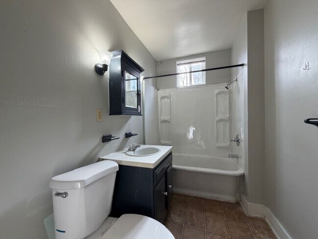 Building Photo - 902-904 1/2 S Limestone St.