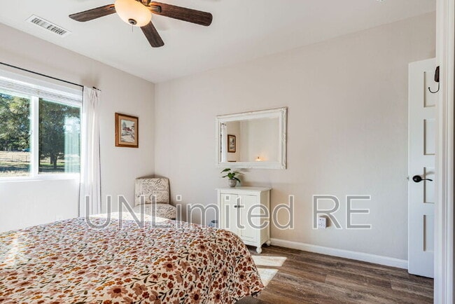 Building Photo - 5750 E Jeremy Ln