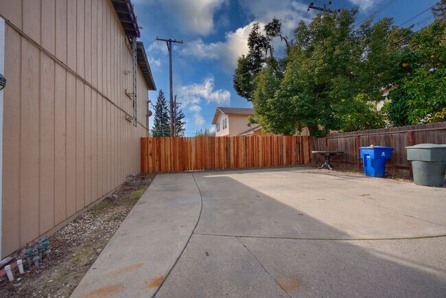 Building Photo - 5336 Karbet Way