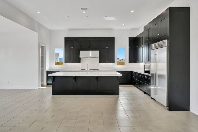 Building Photo - 30000 N Camino los Robles