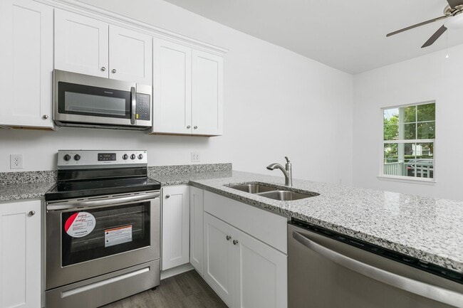 Building Photo - newly renovated property