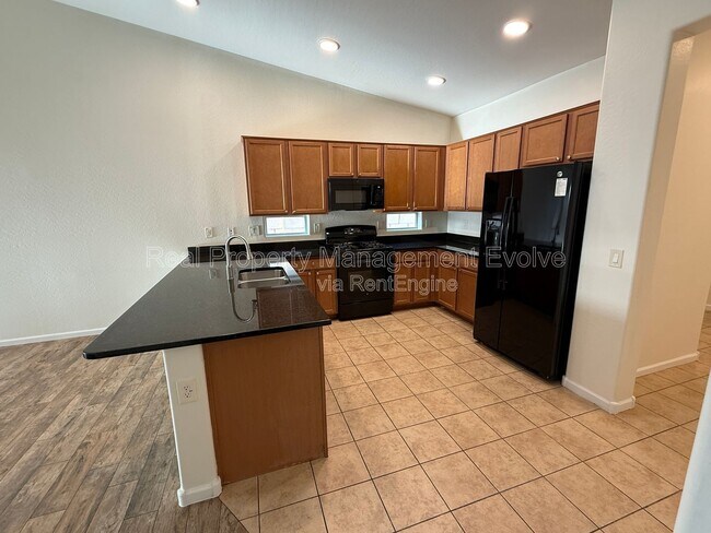 Building Photo - 36812 Yellowstone Dr