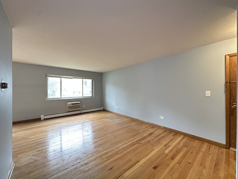 Building Photo - 1639 Oakwood Ave