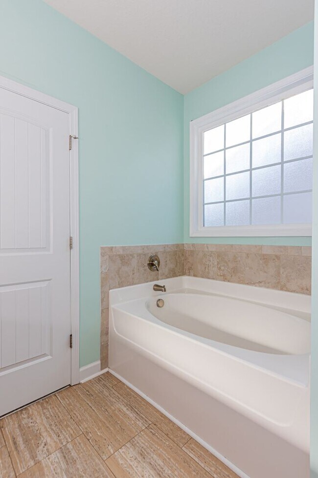 Building Photo - Townhome For Rent!