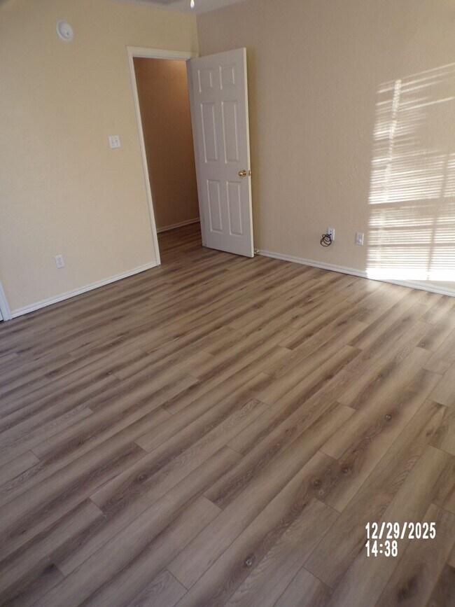 Building Photo - Fantastic eastside home