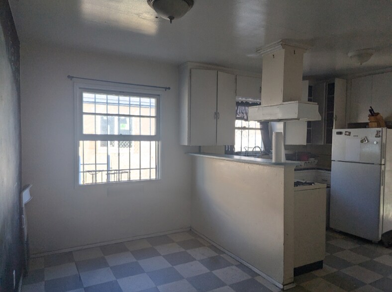 Building Photo - 4311 Poplar St