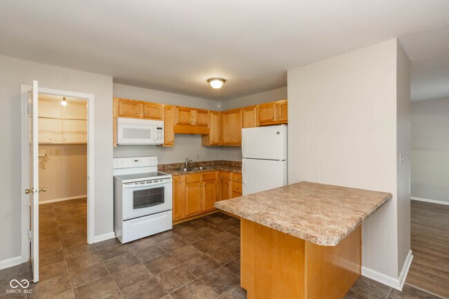 Building Photo - 9 Greenbriar Ln