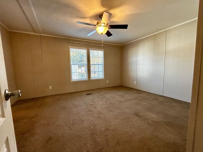 Building Photo - 3 Bedroom/2 bathroom home for rent