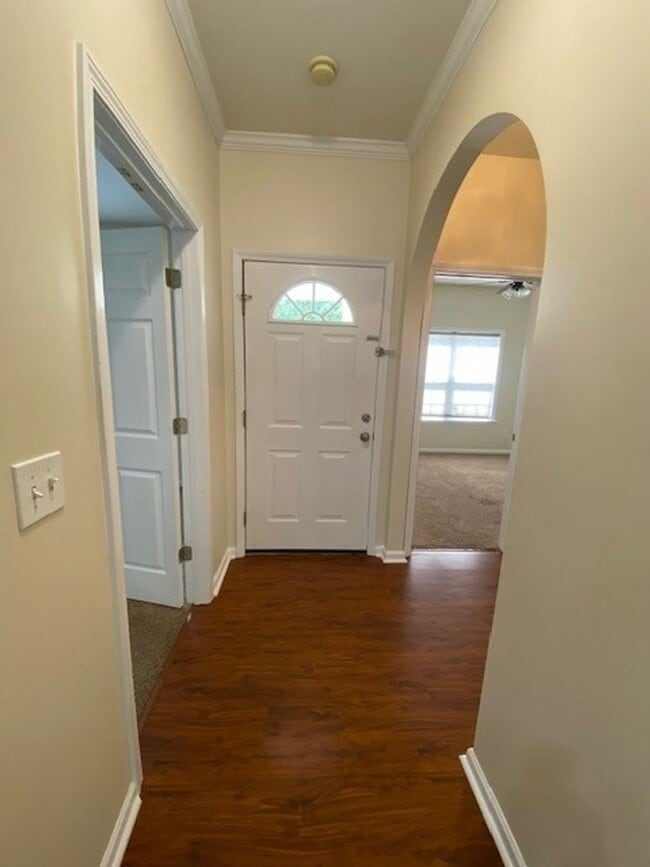 Building Photo - Welcome to this stunning 3-bedroom, 2-bath...