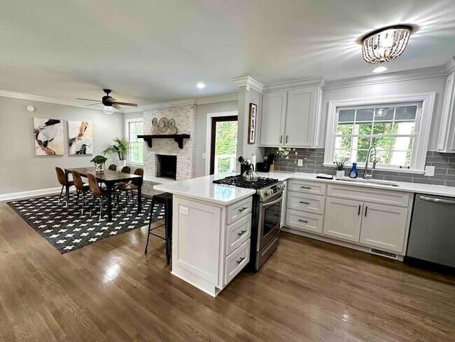 Building Photo - 215 Jayne Ellen Way