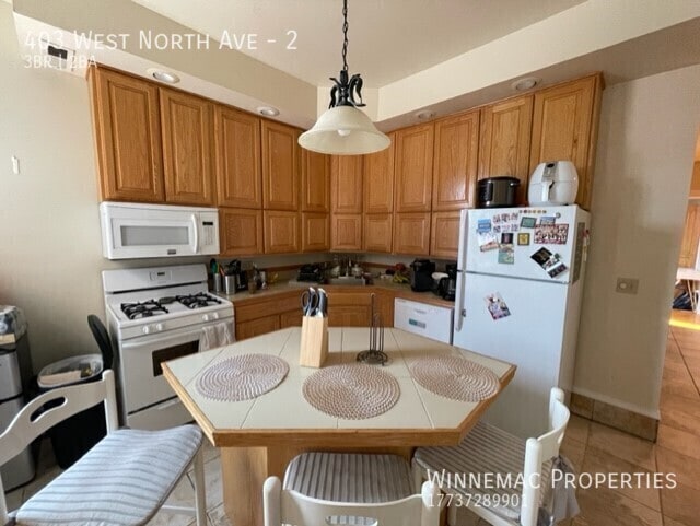 Building Photo - 403 W North Ave