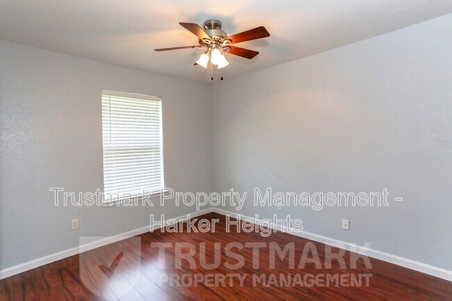 Building Photo - 904 Ballard Dr
