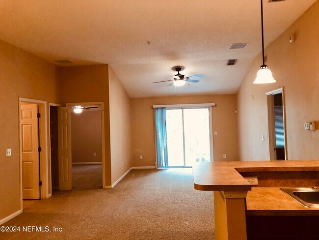 Building Photo - 7053 Snowy Canyon Dr