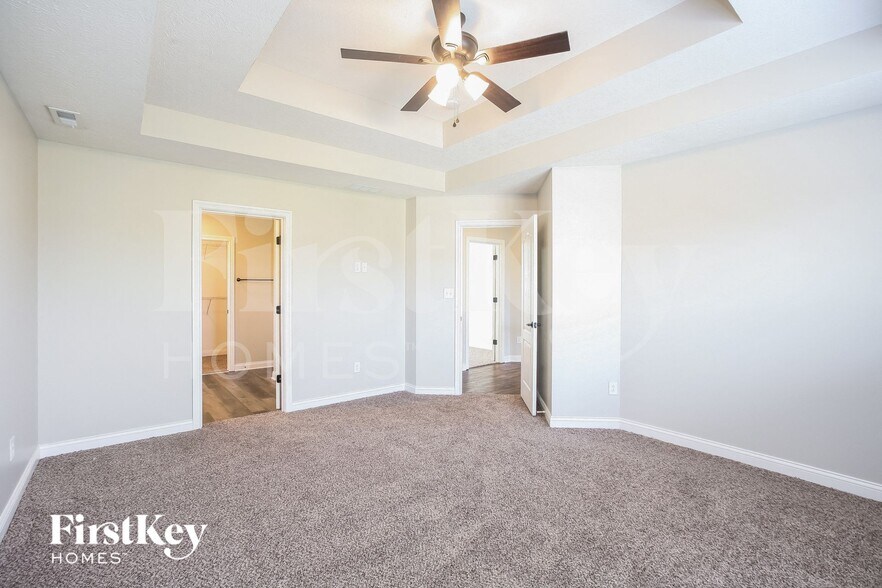 Building Photo - 2135 Woodfield Dr