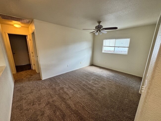 Building Photo - 9480 Canyon Meadows Dr
