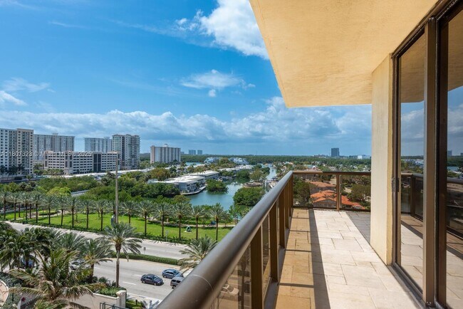 Building Photo - 16275 Collins Ave