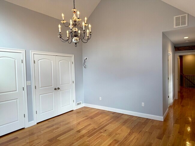 Building Photo - 722 Lowell St