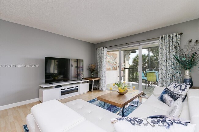 Building Photo - 4020 Crystal Lake Dr