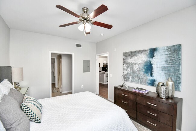 Building Photo - 6777 Sommerall Dr