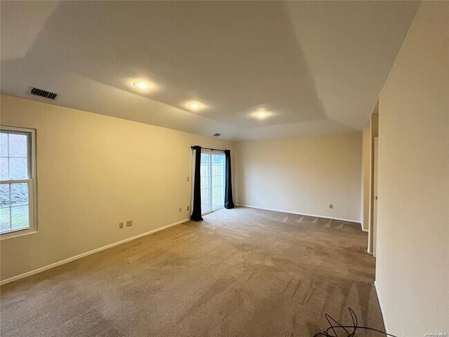 Building Photo - 120 Lakebridge Dr S