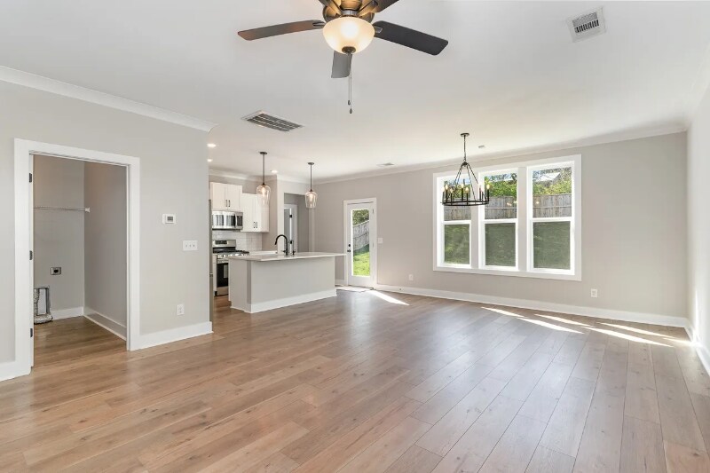 Building Photo - 577 Davis Vly Dr