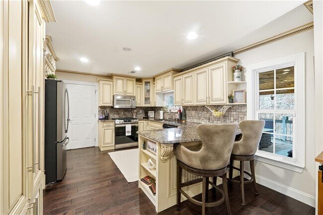 Building Photo - 5960 River Ridge Ln