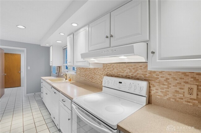 Building Photo - 1033 Georgian Dr