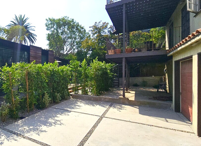 Backyard and deck - 2426 Tesla Ter