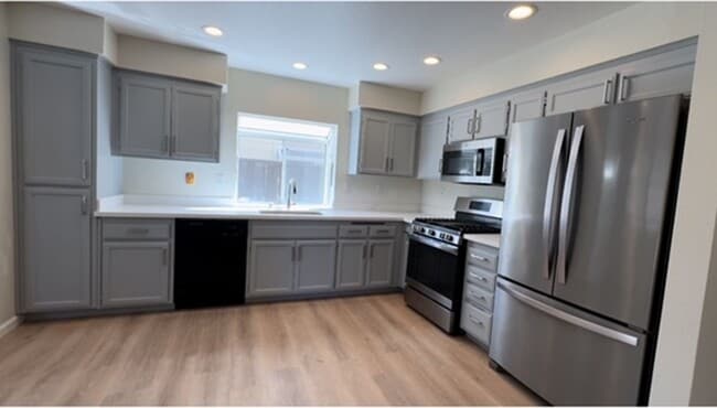 Building Photo - Spacious Pleasanton Home