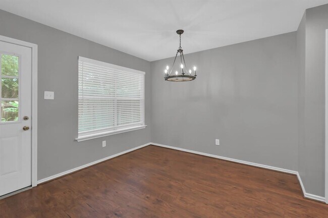 Building Photo - 27 S Villa Oaks Dr
