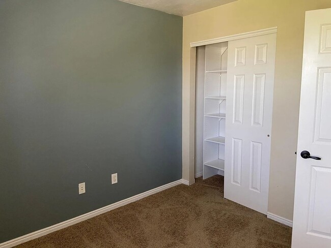 Building Photo - Beautiful Townhome in Excellent Draper Location!