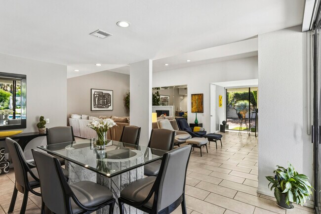 Building Photo - 1411 Via Isla