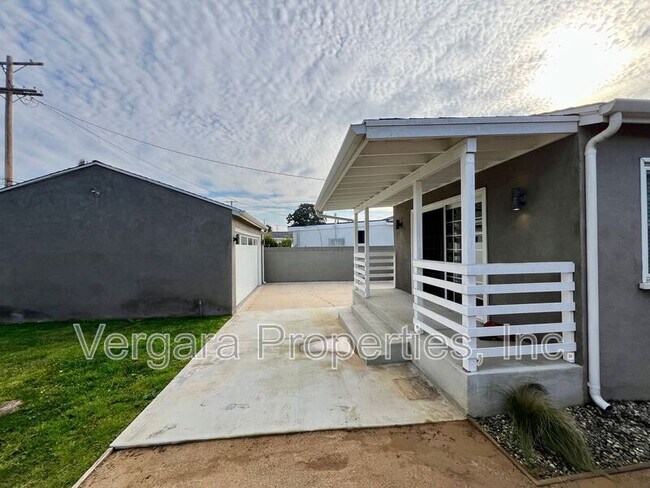 Building Photo - 6531 W 85th St