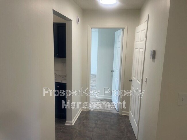 Building Photo - 207 Timber Ridge Dr