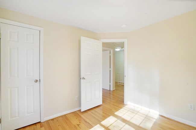 Building Photo - 4339 Cedarlake Ct